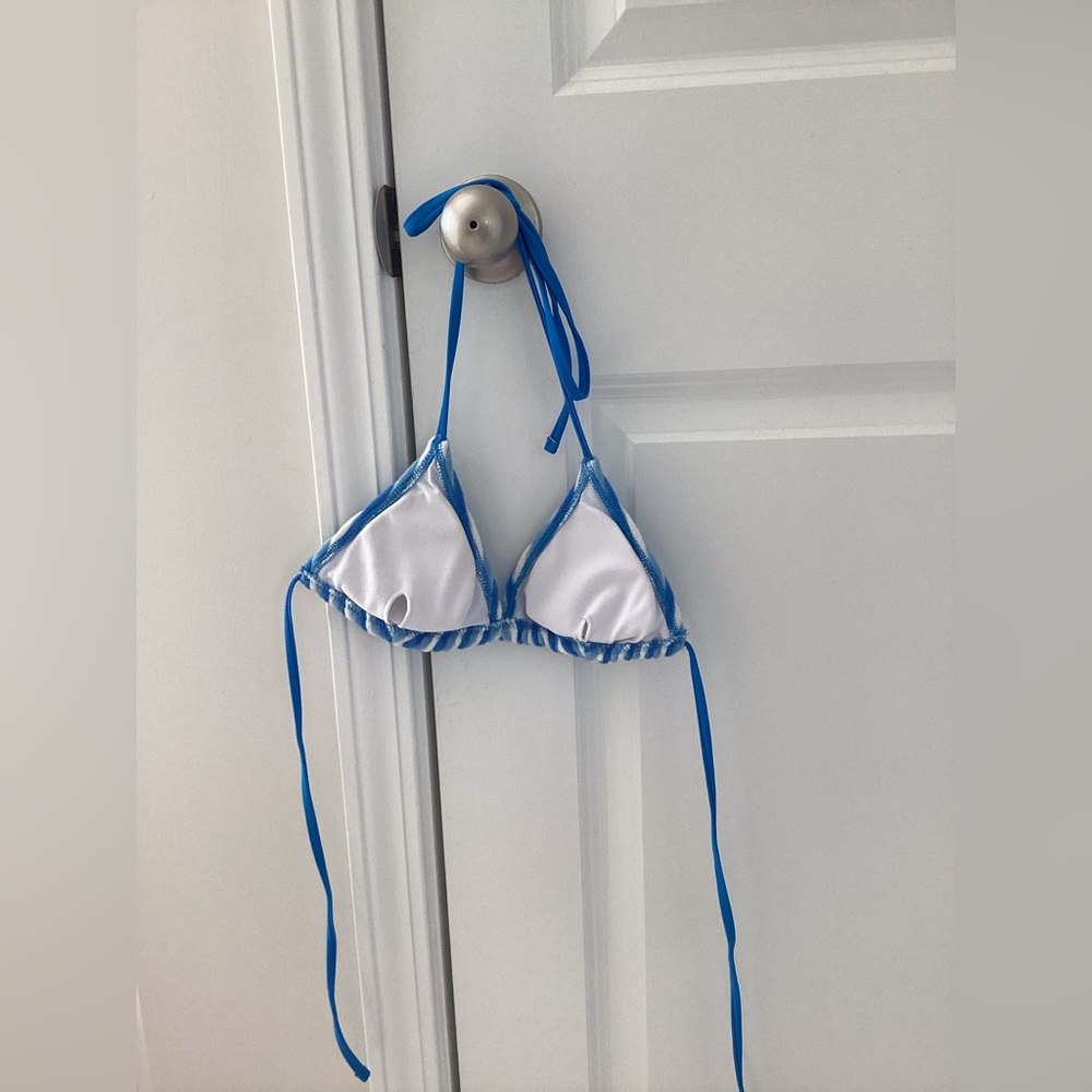 Bikini - Picture 2 of 2